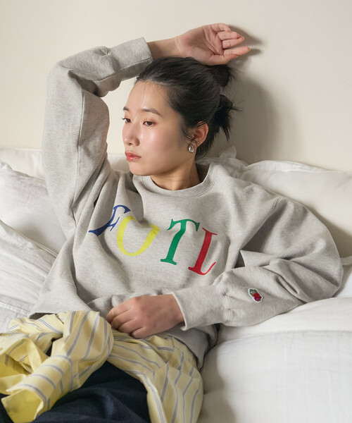FREAK'S STORE(フリークスストア)の「FRUIT OF THE LOOM×FREAK'S STOR/フルーツオブザルーム 別注 裏毛 ロゴ プリントスウェット(スウェット・レディース・ライトグレー/ピンク/レッド/ネイビー・フリ-)」の18枚目の写真