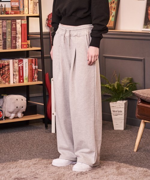 AWESOME STUDIO(オーサムスタジオ)の「ピンタックワイドスウェットパンツグレー(スウェットパンツ・メンズ・その他・M/L)」の1枚目の写真
