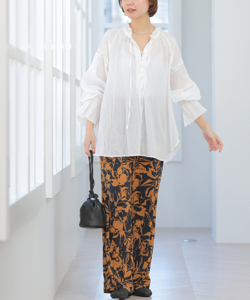 JOURNAL STANDARD relume（ジャーナルスタンダード　レリューム）の「［26SS新作］バイカラーリーフプリントパンツ（その他パンツ・レディース・アイボリー/ブラウン系その他/ブルー・FREE）」の10枚目の写真