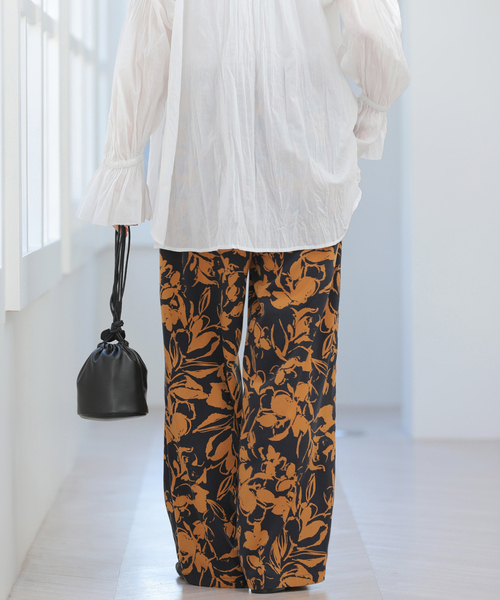 JOURNAL STANDARD relume（ジャーナルスタンダード　レリューム）の「［26SS新作］バイカラーリーフプリントパンツ（その他パンツ・レディース・アイボリー/ブラウン系その他/ブルー・FREE）」の16枚目の写真