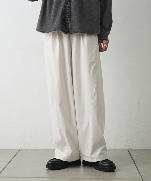 COLONY 2139(コロニートゥーワンスリーナイン)の「ストレッチツイルバレルイージーパンツ(その他パンツ・メンズ・ブラック/ホワイト/ブラウン・MEDIUM/LARGE)」の6枚目の写真