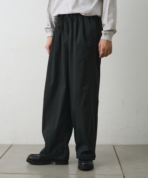 COLONY 2139(コロニートゥーワンスリーナイン)の「ストレッチツイルバレルイージーパンツ(その他パンツ・メンズ・ブラック/ホワイト/ブラウン・MEDIUM/LARGE)」の21枚目の写真
