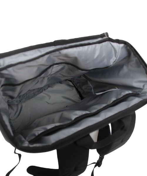 Columbia(コロンビア)の「【Columbia】 LB Flawless LW 32L ボックスリュック(バックパック/リュック・メンズ・ブラック×ホワイト/ブラック・FREE)」の19枚目の写真