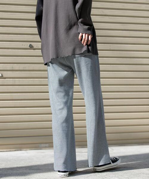 FORK&SPOON(フォークアンドスプーン)の「FORK&SPOON カットフレアパンツ(その他パンツ・レディース・ネイビー/ブラック・1/2)」の3枚目の写真