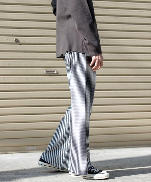 FORK&SPOON(フォークアンドスプーン)の「FORK&SPOON カットフレアパンツ(その他パンツ・レディース・ネイビー/ブラック・1/2)」の4枚目の写真