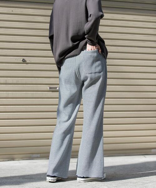 FORK&SPOON(フォークアンドスプーン)の「FORK&SPOON カットフレアパンツ(その他パンツ・レディース・ネイビー/ブラック・1/2)」の8枚目の写真