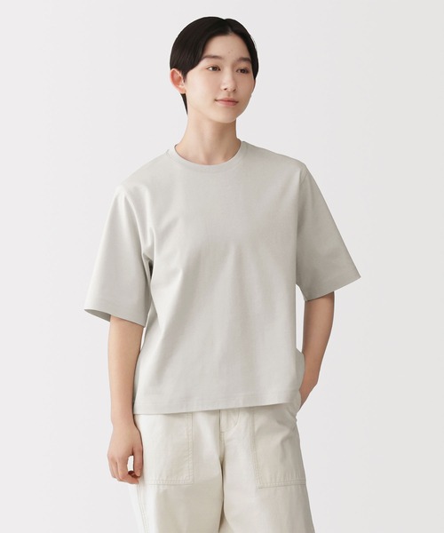 無印良品(ムジルシリョウヒン)の「婦人 涼感UVカットクルーネックワイド半袖Tシャツ(Tシャツ/カットソー・レディース・ホワイト/ライトグレー/ブルー系/ブラック/ライトピンク/スモーキーグリーン系/チャコールグレー/ライトイエロー・S/M/L/XL)」の4枚目の写真