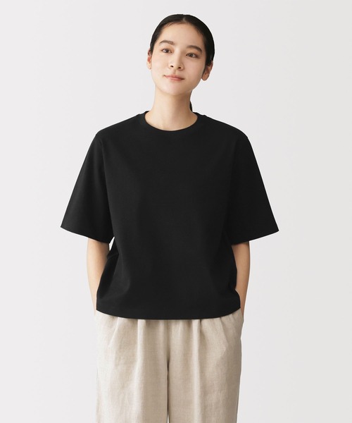 無印良品(ムジルシリョウヒン)の「婦人 涼感UVカットクルーネックワイド半袖Tシャツ(Tシャツ/カットソー・レディース・ホワイト/ライトグレー/ブルー系/ブラック/ライトピンク/スモーキーグリーン系/チャコールグレー/ライトイエロー・S/M/L/XL)」の2枚目の写真