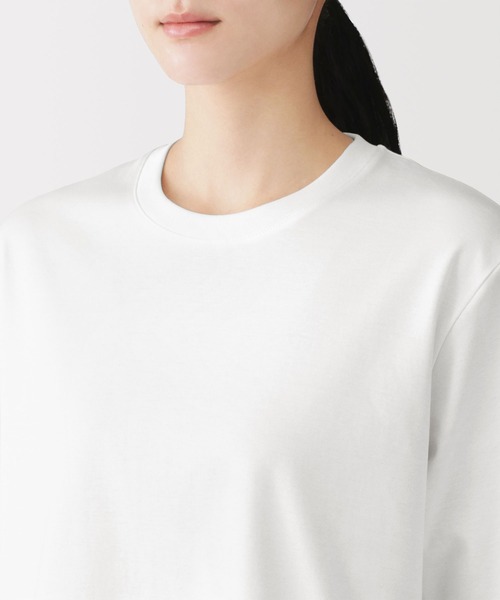 無印良品(ムジルシリョウヒン)の「婦人 涼感UVカットクルーネックワイド半袖Tシャツ(Tシャツ/カットソー・レディース・ホワイト/ライトグレー/ブルー系/ブラック/ライトピンク/スモーキーグリーン系/チャコールグレー/ライトイエロー・S/M/L/XL)」の13枚目の写真