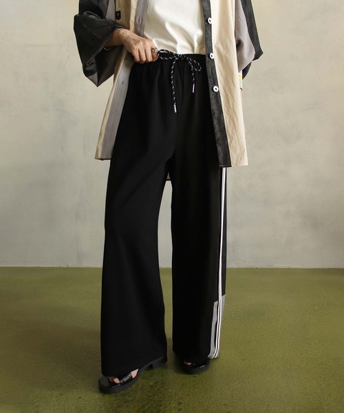 BITTOKO(ビットコ)の「カット×デニムパンツ(デニムパンツ・レディース・ブラック/ブルー・FREE)」の2枚目の写真