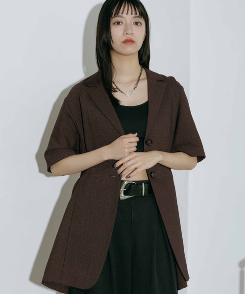 PAGEBOY(ページボーイ)の「シアバスウエストベルトショートスリーブジャケット【セットアップ対応】(テーラードジャケット・レディース・グレー/ブラック/ブラウン/テラコッタ・FREE)」の3枚目の写真