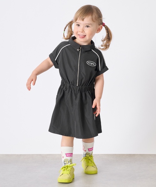 X-girl Stages（エックスガールステージス）の「肩ロゴラインカーゴ半袖ワンピース（シャツワンピース・キッズ・ブラック/ピンク・100cm/130cm/140cm/120cm/90cm/110cm）」の2枚目の写真