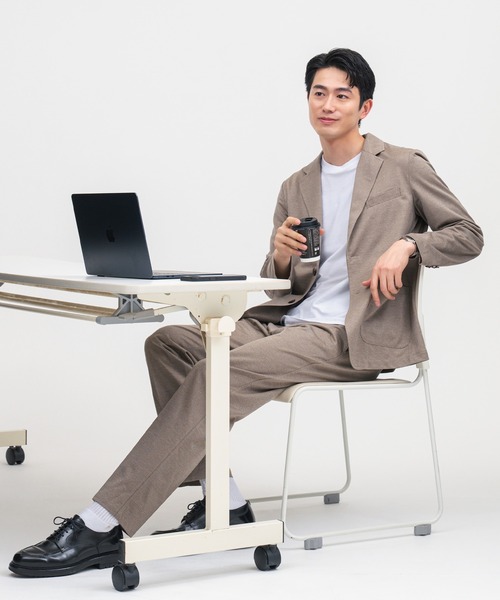 MEN'S BIGI(メンズビギ)の「Begin6月号掲載【COVEROSS W/カバロスダブル】別注 リカバリーセットアップパンツ<血行促進/抗酸化作用/遠赤外線効果/ストレッチ>(スラックス・メンズ・ベージュ/チャコールグレー/ネイビー・01/04/03/02)」の22枚目の写真