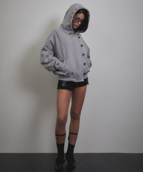 VOONT（ブント）の「Eyelet Button Two-Way Hood Zip-Up (GRAY)（パーカー・レディース・アッシュグレー・OS）」の7枚目の写真