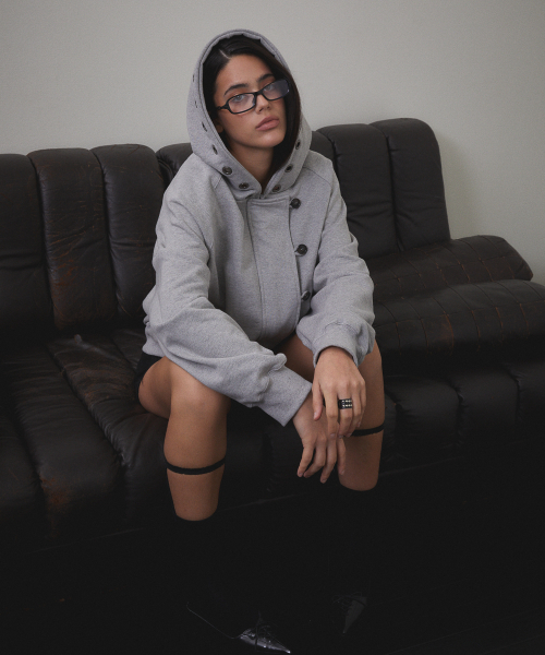VOONT（ブント）の「Eyelet Button Two-Way Hood Zip-Up (GRAY)（パーカー・レディース・アッシュグレー・OS）」の4枚目の写真