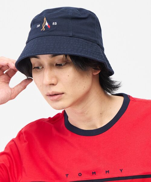 TOMMY HILFIGER(トミーヒルフィガー)の「【オンライン限定】ユニセックス シーズナルフラッグバケットハット(ハット・メンズ・ネイビー・FREE)」の4枚目の写真