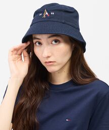 TOMMY HILFIGER（トミーヒルフィガー）の「【オンライン限定】ユニセックス シーズナルフラッグバケットハット（ハット）」