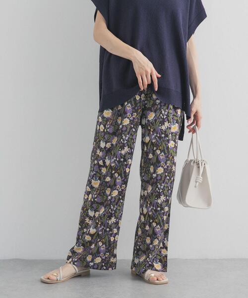 URBAN RESEARCH DOORS（アーバンリサーチドアーズ）の「『WEB/一部店舗限定カラー』フラワープリントイージーパンツ（その他パンツ・レディース・ホワイト系その他/グレー系その他/ブラウン系その他/ベージュ系その他・SMALL/MEDIUM）」の3枚目の写真