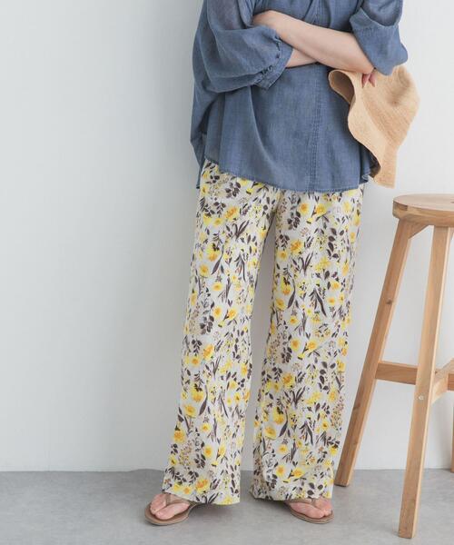 URBAN RESEARCH DOORS（アーバンリサーチドアーズ）の「『WEB/一部店舗限定カラー』フラワープリントイージーパンツ｜機能素材/接触冷感/イージーケア/花柄（その他パンツ・レディース・ホワイト系その他/グレー系その他/ブラウン系その他/ベージュ系その他・SMALL/MEDIUM）」の22枚目の写真