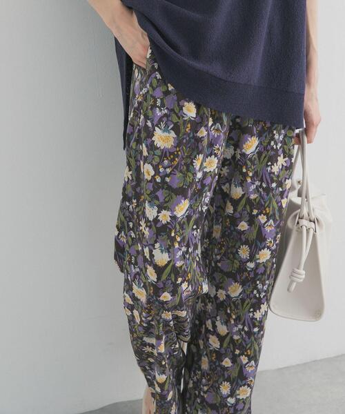 URBAN RESEARCH DOORS（アーバンリサーチドアーズ）の「『WEB/一部店舗限定カラー』フラワープリントイージーパンツ（その他パンツ・レディース・ホワイト系その他/グレー系その他/ブラウン系その他/ベージュ系その他・SMALL/MEDIUM）」の16枚目の写真