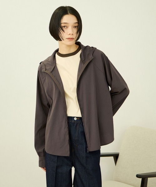 VICKY(ビッキー)の「【日傘より、自由】ひんやりバックデザインパーカー(パーカー・レディース・オフホワイト/ブラック/ブラウン・M)」の3枚目の写真