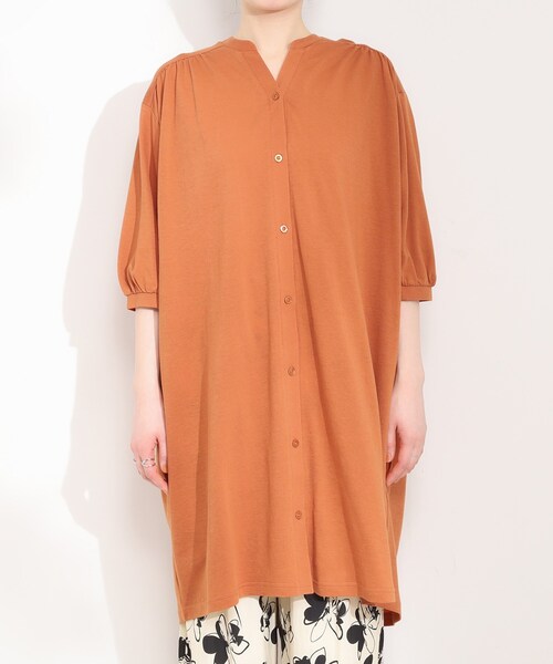 SHOO・LA・RUE(シューラルー)の「【洗濯機可/S-LL】1枚でも羽織でも キーネックシャツワンピース(ワンピース・レディース・ライトベージュ/ブラック/オレンジ・04/03/02/01)」の16枚目の写真