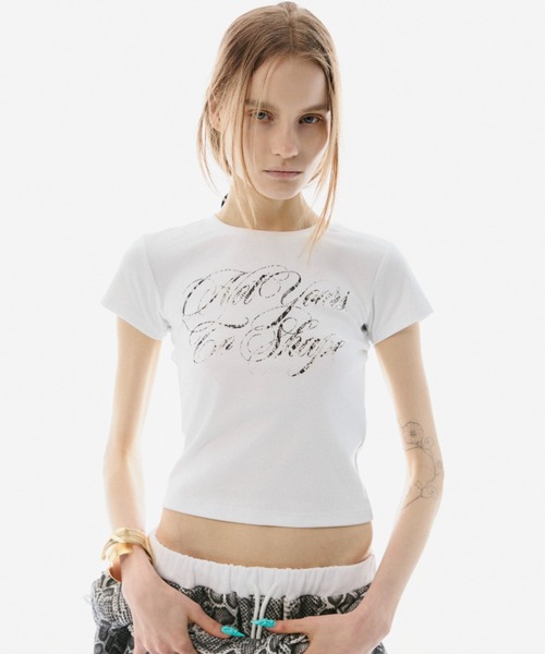 BLONDEY(ブロンディ)の「SCRIPT LOGO CROPPED TEE(Tシャツ/カットソー・レディース・ブラック/レッド/ホワイト・FREE)」の1枚目の写真