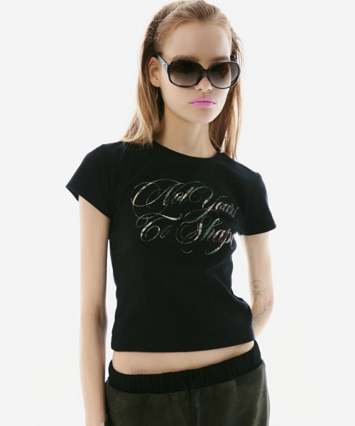 BLONDEY(ブロンディ)の「SCRIPT LOGO CROPPED TEE(Tシャツ/カットソー・レディース・ブラック/レッド/ホワイト・FREE)」の2枚目の写真