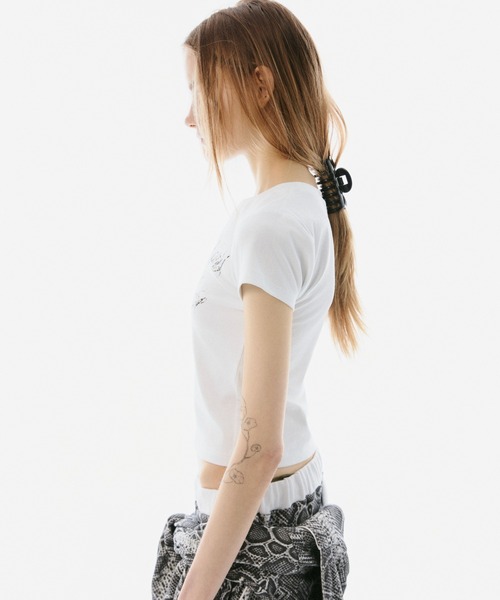 BLONDEY(ブロンディ)の「SCRIPT LOGO CROPPED TEE(Tシャツ/カットソー・レディース・ブラック/レッド/ホワイト・FREE)」の6枚目の写真