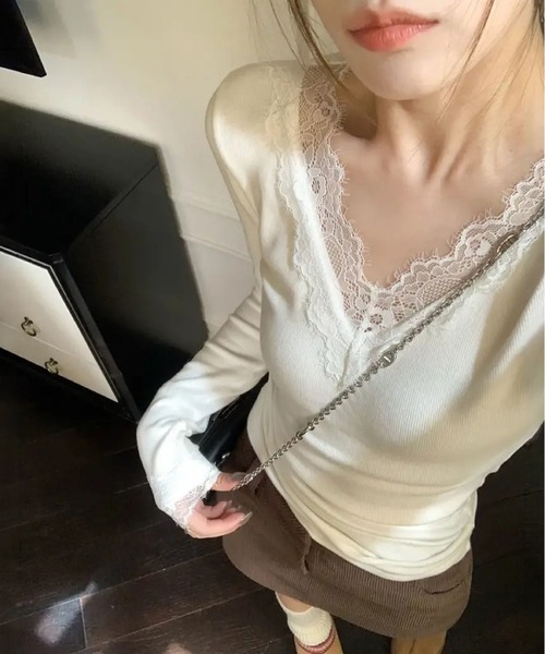 INASTUDIOS(イーナストゥディオス)の「レーストリム Vネックカットソー レディース 長袖(Tシャツ/カットソー・レディース・ブラック/アイボリー/ホワイト・SMALL/MEDIUM/LARGE/X-LARGE)」の3枚目の写真
