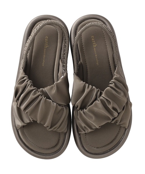 earth music&ecology（アースミュージックアンドエコロジー）の「ギャザークロスサンダル（サンダル・レディース・アイボリー/ブロンズ/ブラック・S/L/M）」の3枚目の写真