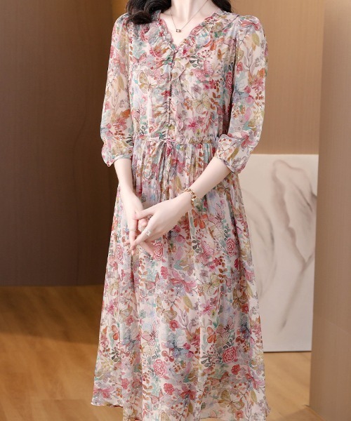 LUCPY(ラクピー)の「フラワープリントフリルVネックシフォンワンピース(ワンピース・レディース・ピンク・XX-LARGE/X-LARGE/LARGE/MEDIUM)」の1枚目の写真