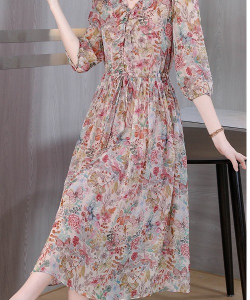 LUCPY(ラクピー)の「フラワープリントフリルVネックシフォンワンピース(ワンピース・レディース・ピンク・XX-LARGE/X-LARGE/LARGE/MEDIUM)」の4枚目の写真