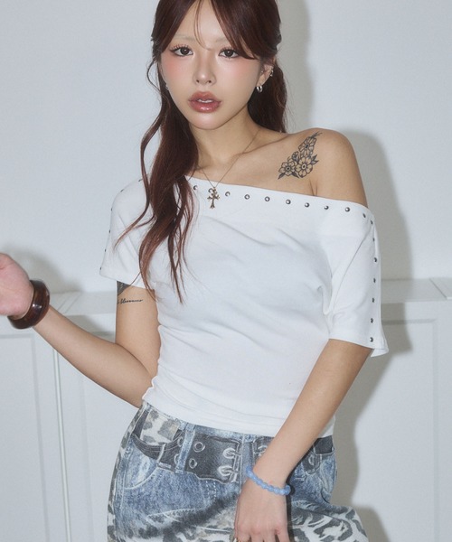 d.i.a.(ダイヤ)の「ハーフスリーブオフショルトップス(Tシャツ/カットソー・レディース・イエロー/ホワイト/レッド/グレー・FREE)」の2枚目の写真