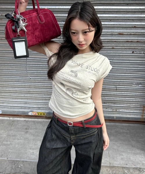 AsheKsha(アシクシャ)の「アシンメトリーな肩ラインの半袖Tシャツ(Tシャツ/カットソー・レディース・グレー・M)」の2枚目の写真