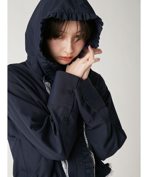 FURFUR(ファーファー)の「【LUMISHADE】UVカットフード付きフリルシャツ〈接触冷感〉(シャツ/ブラウス・レディース・ホワイト/ネイビー/イエロー/ライトブルー・F)」の15枚目の写真
