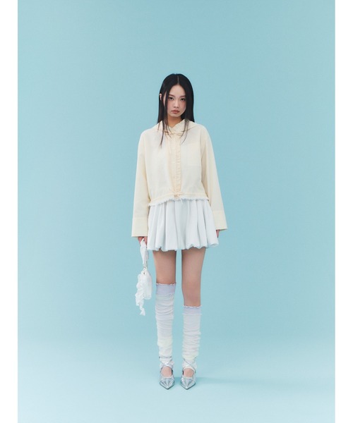 FURFUR(ファーファー)の「【LUMISHADE】UVカットフード付きフリルシャツ〈接触冷感〉(シャツ/ブラウス・レディース・ホワイト/ネイビー/イエロー/ライトブルー・F)」の5枚目の写真