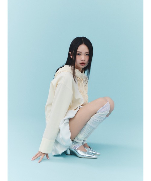 FURFUR(ファーファー)の「【LUMISHADE】UVカットフード付きフリルシャツ〈接触冷感〉(シャツ/ブラウス・レディース・ホワイト/ネイビー/イエロー/ライトブルー・F)」の8枚目の写真