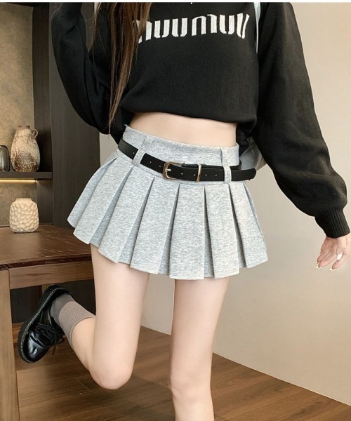 LETee(レティー)の「美脚見え×安心設計◎プリーツミニスカート風ショートパンツ(スカート・レディース・ブラック/グレー・FREE)」の9枚目の写真