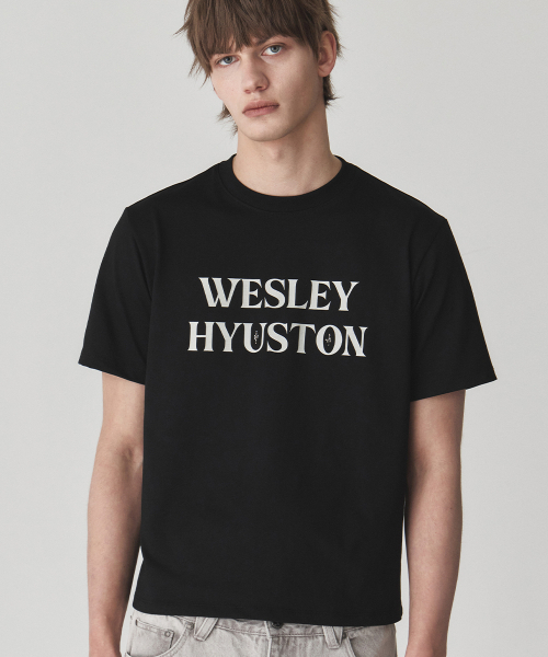 WESLEYHYUSTON(ウェズリーユーストン)の「Quiet logo detail t shirt black(Tシャツ/カットソー・メンズ・その他・LARGE/MEDIUM/SMALL)」の1枚目の写真