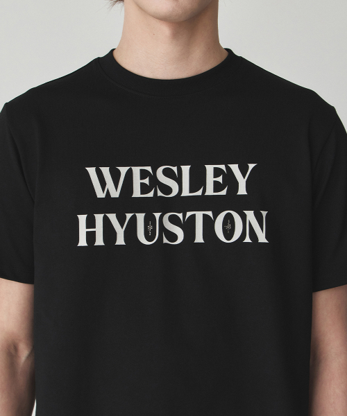 WESLEYHYUSTON(ウェズリーユーストン)の「Quiet logo detail t shirt black(Tシャツ/カットソー・メンズ・その他・LARGE/MEDIUM/SMALL)」の2枚目の写真