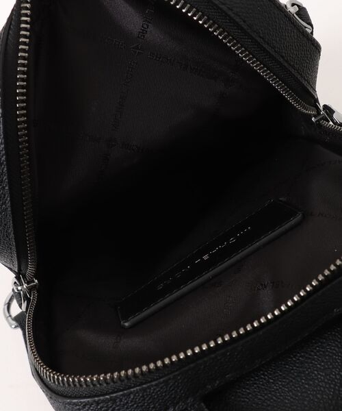 MICHAEL KORS（マイケルコース）の「HUDSON ダブルリング ジップ スリングパック ミディアム - MKシグネチャー（バックパック/リュック・メンズ・ブラック・FREE）」の8枚目の写真