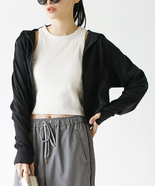 zootie(ズーティー)の「さらっと薄手で快適 UVカットクロップドパーカー(パーカー・レディース・ベージュ/黄土色系/ホワイト系その他2/ホワイト系その他/ピンク系その他/ミント/杢グレー/ラベンダー/ライトブルー/ネイビー/ライトカーキ/ブラック/オフホワイト・M/S/L/LL)」の5枚目の写真
