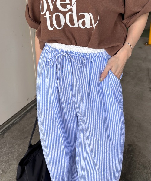 ISOOK(アイスー)の「【ISOOK / アイスー】シアサッカーストライプ配色ワイドパンツ / イージーパンツ ウエストゴム 紐 柄パンツ ZOZOTOWN限定(その他パンツ・レディース・ネイビー/ブルー・FREE)」の4枚目の写真