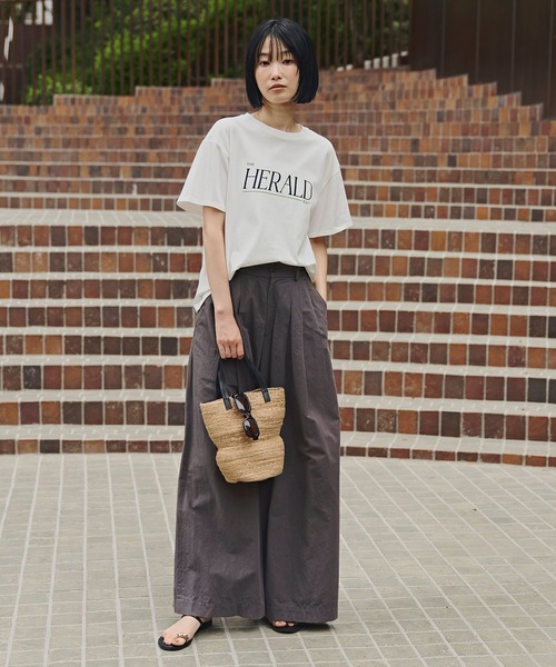 BABYLONE(バビロン)の「HERALDロゴTEE(Tシャツ/カットソー・レディース・ホワイト/ブラウン・フリー)」の4枚目の写真