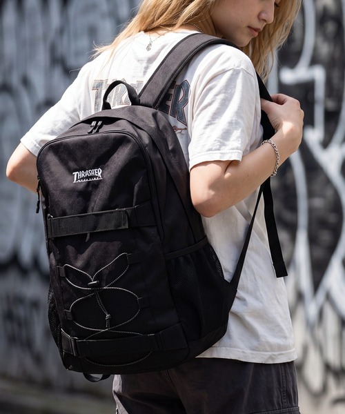 CORPUS　SELECT（コーパストーキョー）の「【THRASHER/スラッシャー】チャーム付き 大容量リュック 30L Wクリップバッグ（バックパック/リュック・メンズ・ブラック系2/ブラック系1・FREE）」の2枚目の写真