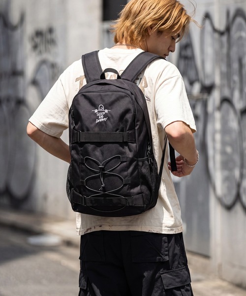 CORPUS　SELECT（コーパストーキョー）の「【THRASHER/スラッシャー】チャーム付き 大容量リュック 30L Wクリップバッグ（バックパック/リュック・メンズ・ブラック系2/ブラック系1・FREE）」の8枚目の写真
