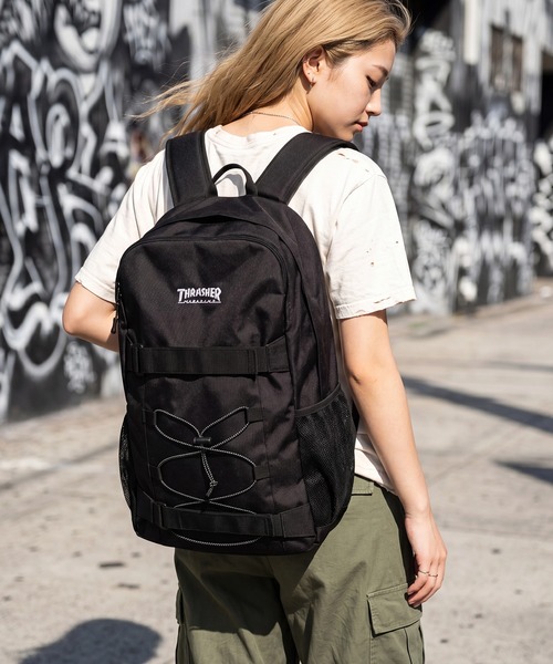 CORPUS　SELECT（コーパストーキョー）の「【THRASHER/スラッシャー】チャーム付き 大容量リュック 30L Wクリップバッグ（バックパック/リュック・メンズ・ブラック系2/ブラック系1・FREE）」の3枚目の写真