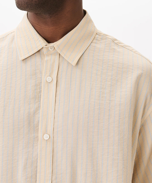 WISM(ウィズム)の「Estudio Niksen / エストゥディオ・ニクセン Shortsleeve Wide Shirt st(シャツ/ブラウス・メンズ・ベージュ・1)」の2枚目の写真