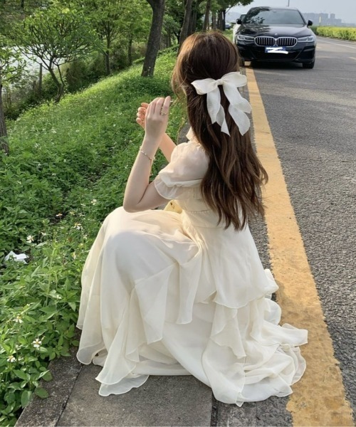 AMAJI(アマジ)の「スクエアネック ウエストマーク ミディ丈ワンピース(ワンピース・レディース・ホワイト/ベージュ/ライトピンク・SMALL/MEDIUM/LARGE/X-LARGE)」の4枚目の写真